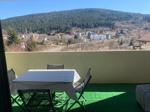 Appartement lumineux 60 m2 avec grand balcon plein sud a Gérardmer