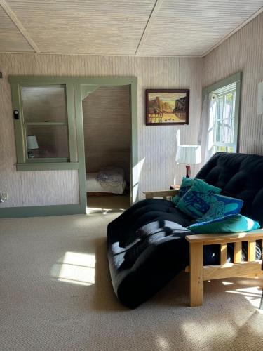 Un lugar para sentarse en More Boathouse than Lakehouse