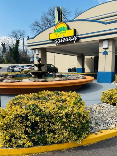 a view of a california gas station at Gateway Hotel in Washington