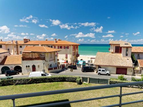 a view of a town with the ocean in the background at Hossegor - Vue Océan - Couple - Surf - Plage in Hossegor