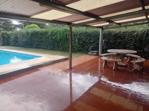 Piscina en o cerca de Casa quinta barrio real