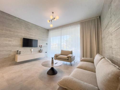 Malberry Park 101 - Modern 2bedroom Apt with Shared Heated Pool, Sauna, Gym, Jacuzzi