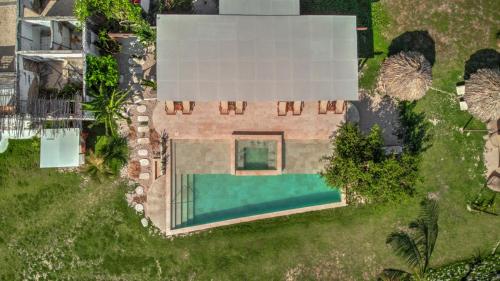 an overhead view of a house with a swimming pool at Vista Mare Beach House in Tierra Bomba