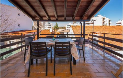 Two-Bedroom Apartment In Pula