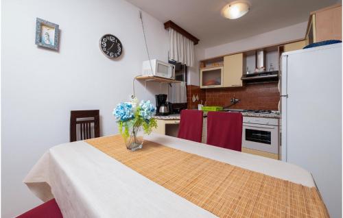 Two-Bedroom Apartment In Pula