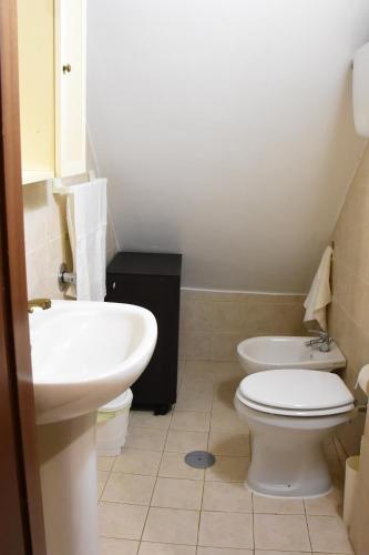 a bathroom with a white toilet and a sink at Al Rifugio Nel Borgo in Vitorchiano