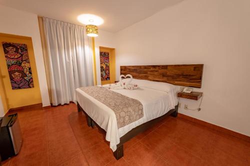 a bedroom with a large white bed in a room at Hotel Santa Cruz Huatulco in Santa Cruz Huatulco