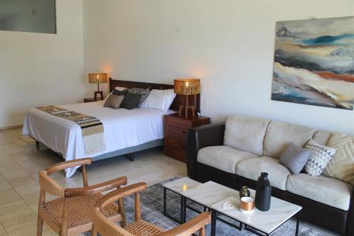 Postel nebo postele na pokoji v ubytování EL PALMAR Luxury XL Oceanview Condo