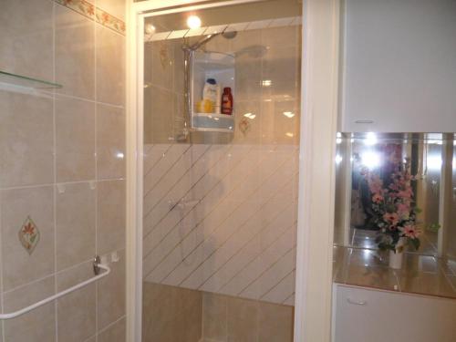 Ένα μπάνιο στο Charmante maison F3 proximité plage
