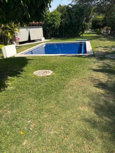 Bazén v ubytování House in Cuernavaca near Teques nebo v jeho okolí