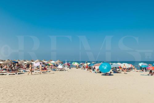 Modern Blue Oasis just 7 minutes from the Sea REMS photo 40
