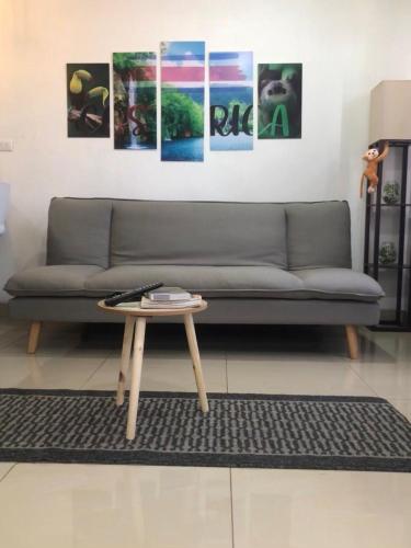 Coin salon dans l'établissement Casa Bosque GuestHouse & Car Rental - Free SJO Airport Shuttle