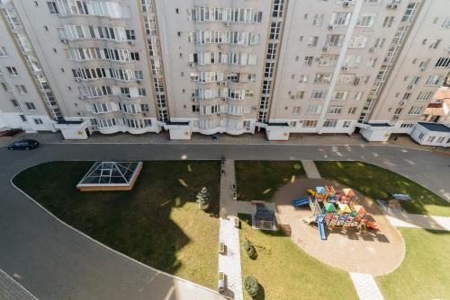 El barrio en el que está el departamento o un barrio cercano