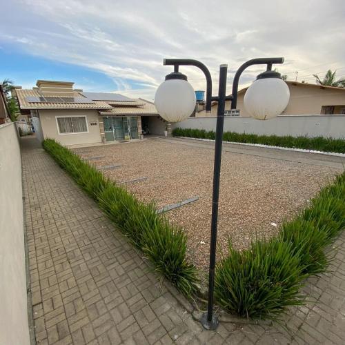 a street light in front of a house at Pousada Rota dos Mares in Penha
