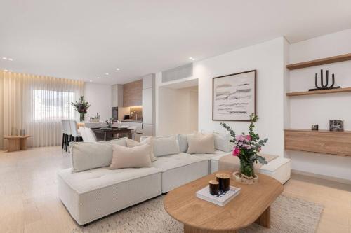 2-BDR SV Elegance Luxury Apt with Shared pool