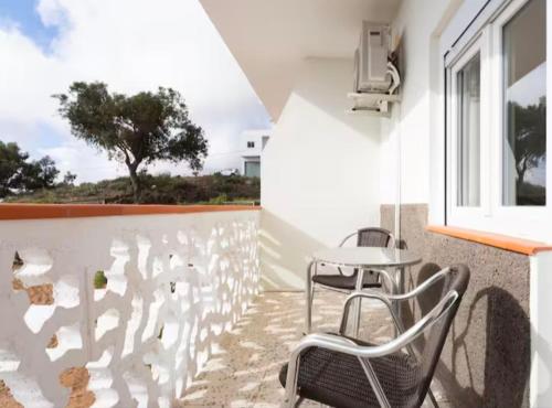 a balcony with a table and chairs and a wall with birds at Los Eucaliptos in Fasnia