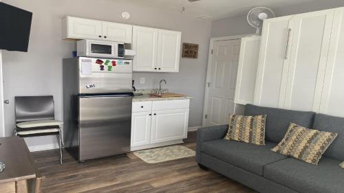 Nhà bếp/bếp nhỏ tại Ship Bottom Studio Perfect Hideaway