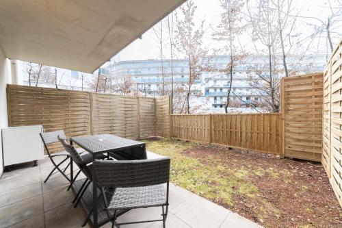 Cozy garden apartment