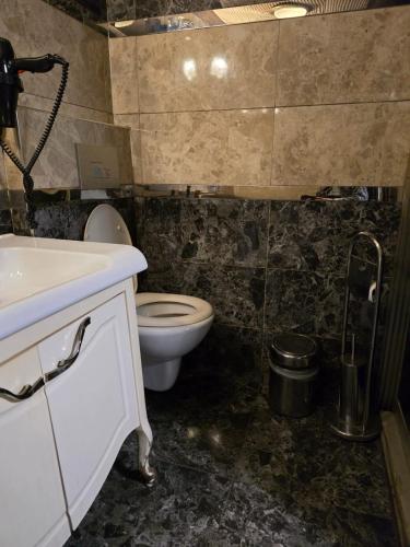 Ένα μπάνιο στο KLC Apart Otel