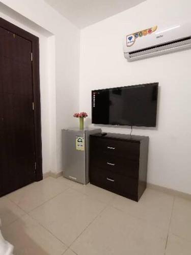 a living room with a flat screen tv on a wall at Rayan Residence in Jeddah