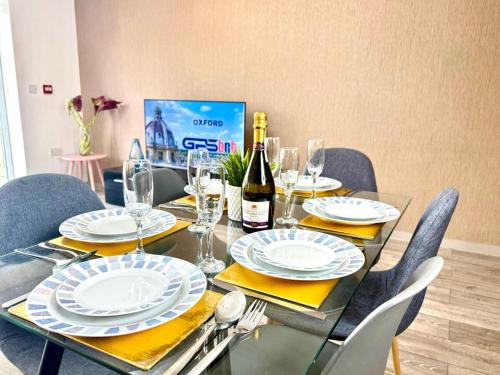 Nápoje v ubytování Horizon House, Stunning 2-Bedroom Flat 1, Parking, Netflix, Oxford