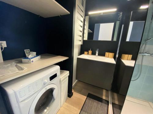 Ένα μπάνιο στο Résidence Royal Moulleau - T2 de standing à Le Royal Moulleau, vue Bassin MAE-9841