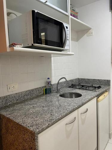 Η κουζίνα ή μικρή κουζίνα στο Flat Praia de Copacabana Ipanema - Pé na Areia