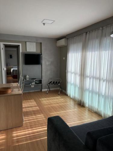 Μια τηλεόραση ή/και κέντρο ψυχαγωγίας στο Flat Praia de Copacabana Ipanema - Pé na Areia