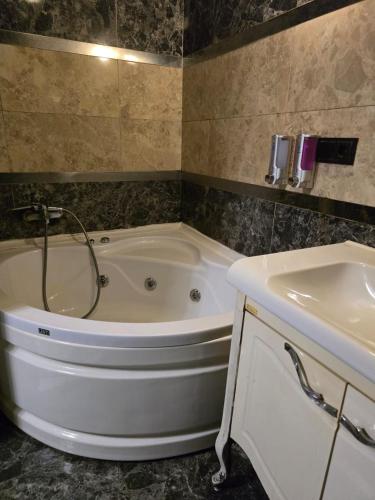 Ένα μπάνιο στο KLC Apart Otel