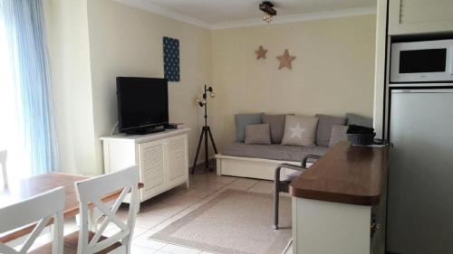 Photo de la galerie de l'établissement Résidence Bleu Marine - Appartement 6 pers, vue mer, résidence Bleu Marine avec piscine à Lacanau océan MAE-0731, à Lacanau