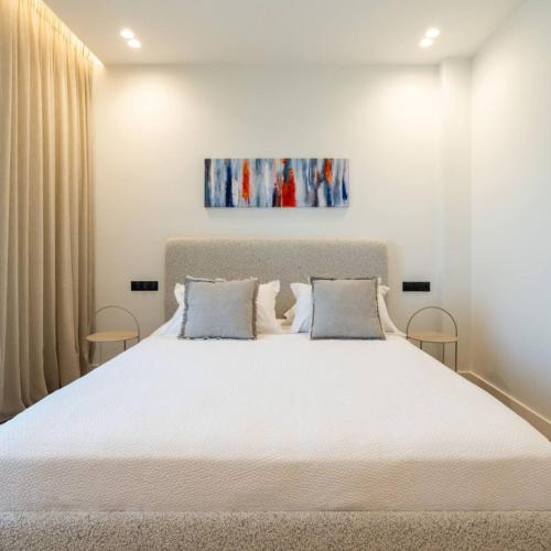 2-BD Luxury Apt Sea View Balcony near the beach