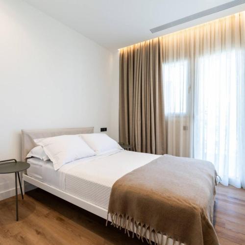 2-BD Luxury Apt Sea View Balcony near the beach