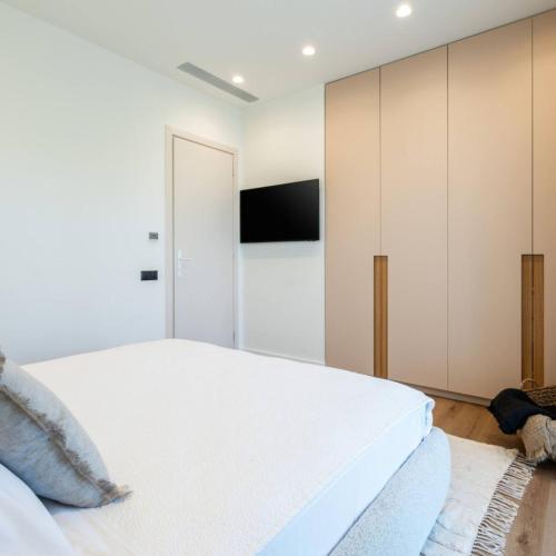 2-BD Luxury Apt Sea View Balcony near the beach