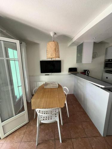 Photo de la galerie de l'établissement Résidence Lacanau Les Pins - Maison pour 4 pers, résidence de tourisme avec piscine à Lacanau MAE-1181, à Lacanau