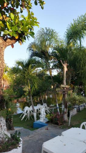Taman di luar Restaurante e Petiscaria Tucunaré Azul