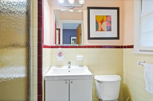 Ένα μπάνιο στο Back in Time Motel- Charming 50's in St Augustine