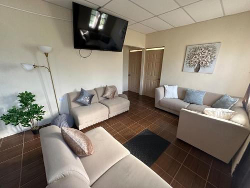 a living room with couches and a flat screen tv at Casa de Campo in Santa Cruz Verapaz
