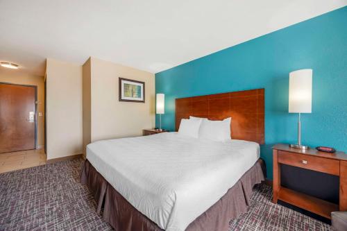 Ένα ή περισσότερα κρεβάτια σε δωμάτιο στο Best Western Central City