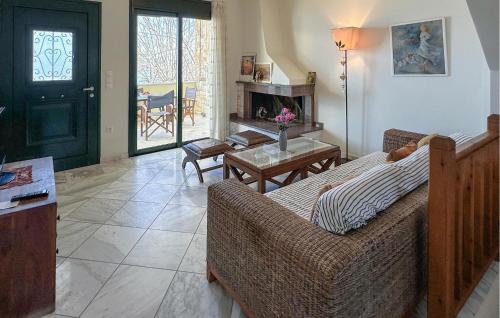 a living room with a couch and a table at Amazing Home In Diakopto Achaias P in Diakopto