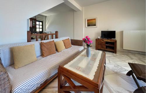a living room with a couch and a vase of flowers at Amazing Home In Diakopto Achaias P in Diakopto