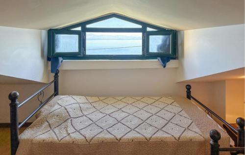 a small bedroom with a bed with a window at Amazing Home In Diakopto Achaias P in Diakopto