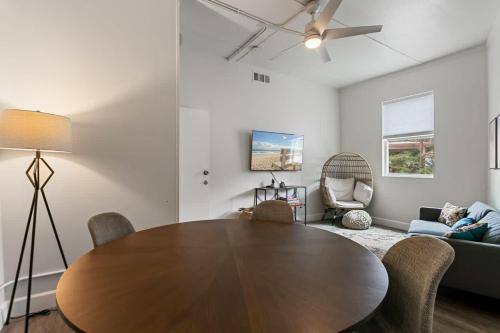 TV a/nebo společenská místnost v ubytování San Marco Ground Villa - Outdoor Spaces & BBQ