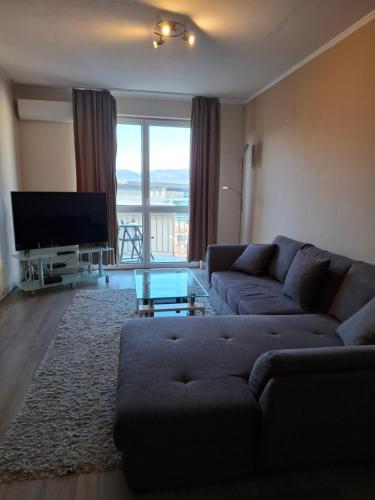 Flat at the edge of the center + parking