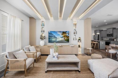 Μια τηλεόραση ή/και κέντρο ψυχαγωγίας στο Dream Home Steps from Emerald Beach Santa Rosa