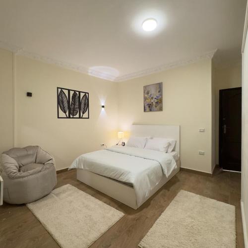 Postel nebo postele na pokoji v ubytování Hotel Apartment In Sheikh Zayed With Private Entrance
