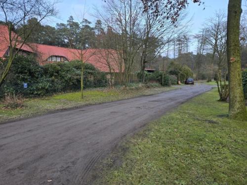 an empty road in front of a house at Ahauser Ferien- und Business-Appartement 29qm in Ahausen