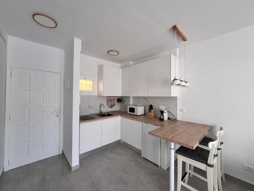 SEAVIEW AND SUNSET Modern Apartment