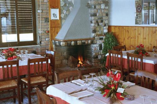 Ein Restaurant oder anderes Speiselokal in der Unterkunft Hotel Residence Due Mari 