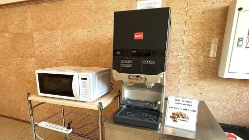 a coffee maker and a microwave on a table at Toyoko Inn Tokuyama-eki Shinkansen-guchi in Shunan