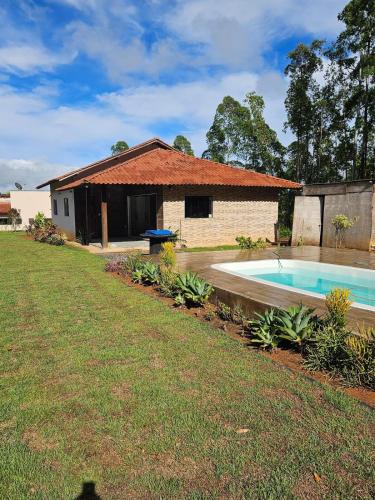 Bazén v ubytování Casa recanto da mata sta tereza 8km do centro nebo v jeho okolí